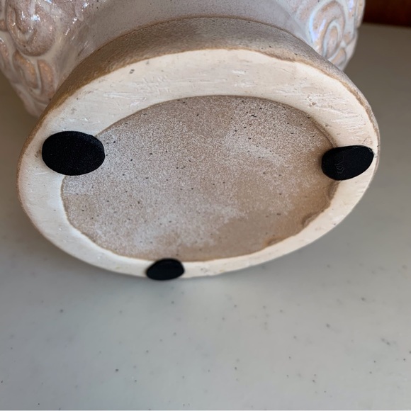 Ivory and Beige Grandma Duchess Face Planter for House Plants 7”x6” - Picture 5 of 5